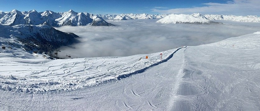 ski run 3187602 1280 1