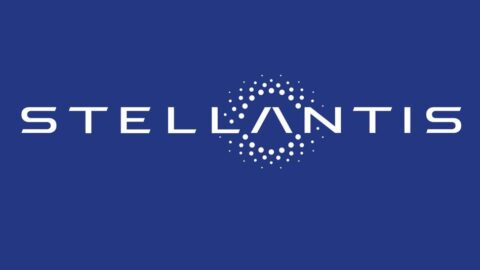 Stellantis logo blue background kMQG 1020x533@IlSole24Ore Web