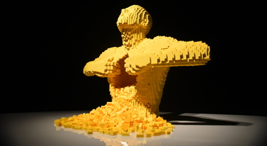 2084649 the art of the brick 12