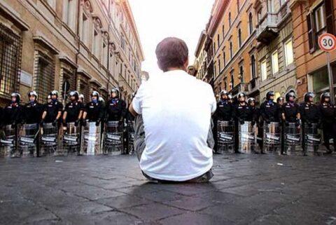 protesta non violenta